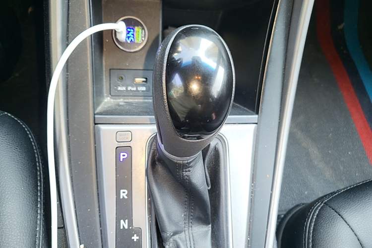 Used Hyundai Elantra (5th Generation / Langdong) 2016 1.6L Automatic Smart Version Gear Lever