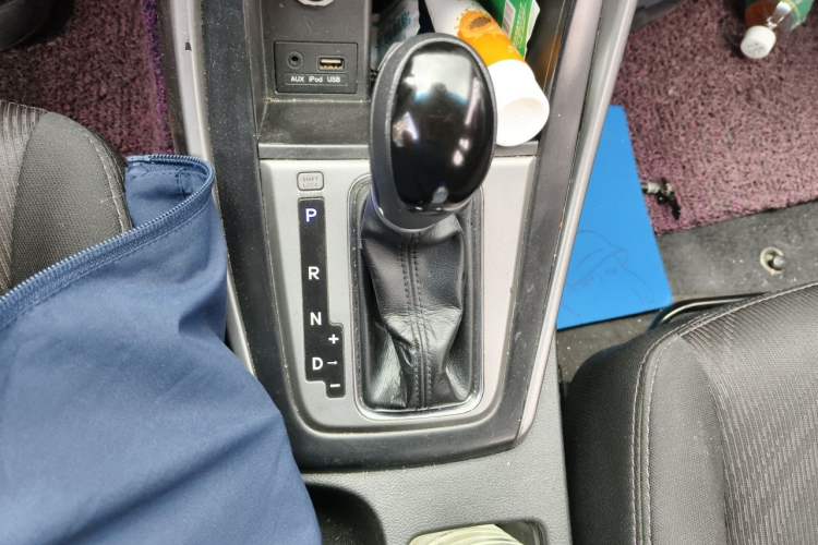 Used Hyundai Elantra (5th Generation / Langdong) 2016 1.6L Automatic Smart Version Gear Lever