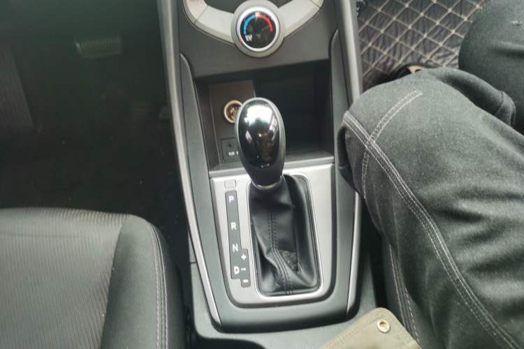 Used Hyundai Elantra (5th Generation / Langdong) 2016 1.6L Automatic Smart Version Gear Lever