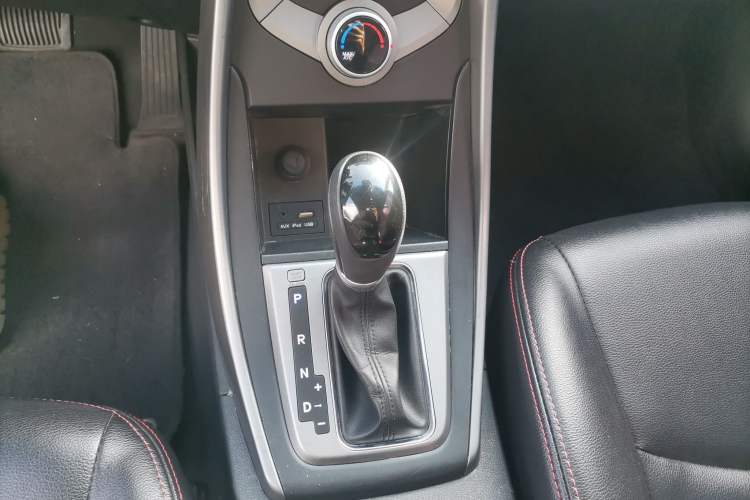 Used Hyundai Elantra (5th Generation / Langdong) 2016 1.6L Automatic Smart Version Gear Lever