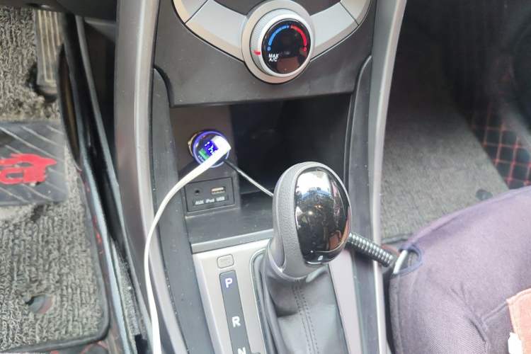 Used Hyundai Elantra (5th Generation / Langdong) 2016 1.6L Automatic Smart Version Gear Lever