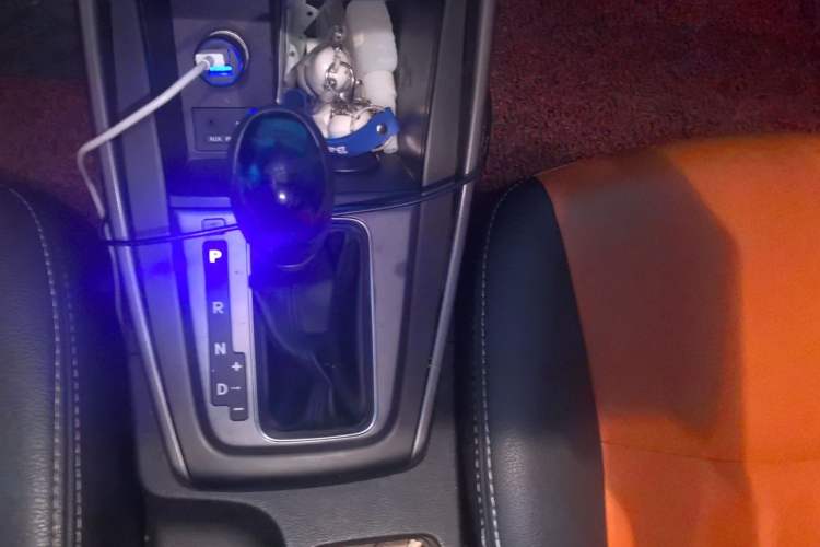 Used Hyundai Elantra (5th Generation / Langdong) 2016 1.6L Automatic Smart Version Gear Lever