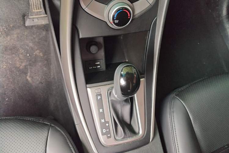 Used Hyundai Elantra (5th Generation / Langdong) 2016 1.6L Automatic Smart Version Gear Lever