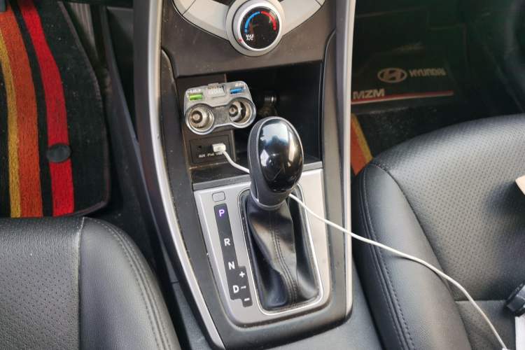 Used Hyundai Elantra (5th Generation / Langdong) 2016 1.6L Automatic Smart Version Gear Lever