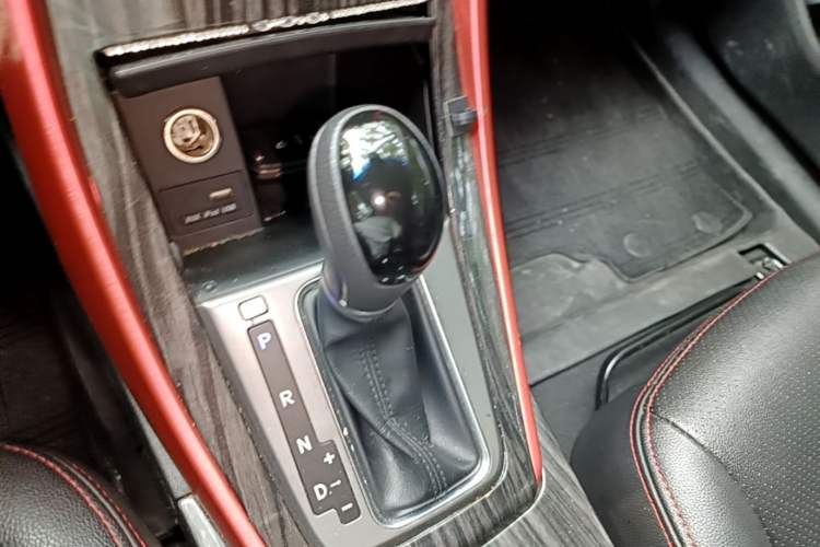 Used Hyundai Elantra (5th Generation / Langdong) 2016 1.6L Automatic Prestige Model Gear Lever