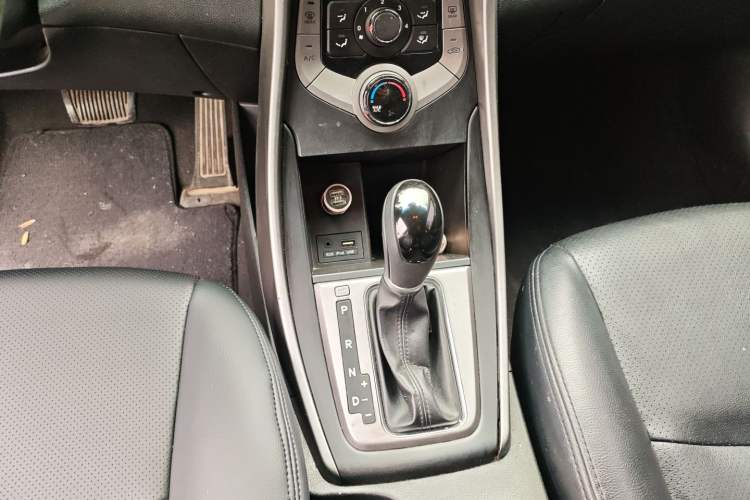 Used Hyundai Elantra (5th Generation / Langdong) 2016 1.6L Automatic Smart Version Gear Lever