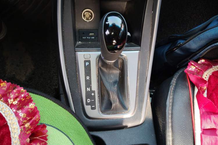 Used Hyundai Elantra (5th Generation / Langdong) 2016 1.6L Automatic Smart Version Gear Lever