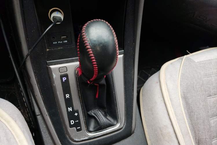 Used Hyundai Elantra (5th Generation / Langdong) 2016 1.6L Automatic Smart Version Gear Lever