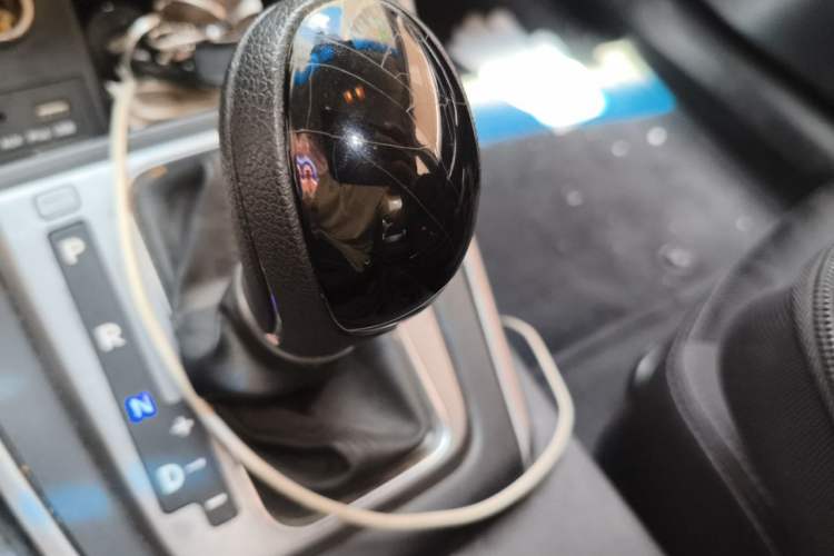 Used Hyundai Elantra (5th Generation / Langdong) 2016 1.6L Automatic Smart Version Gear Lever