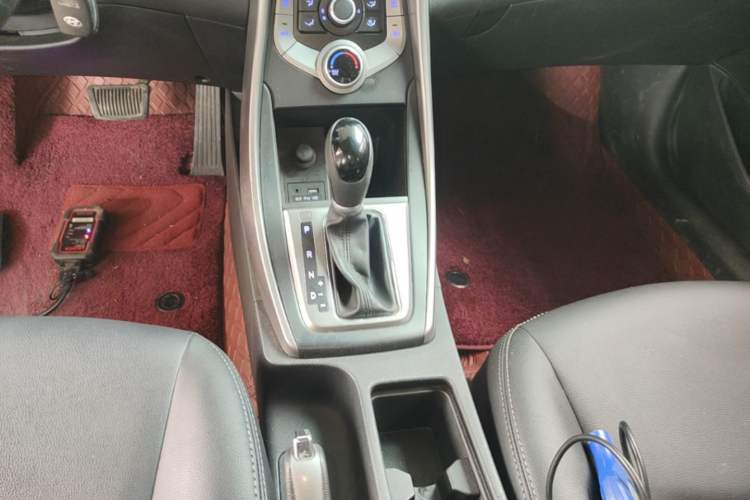 Used Hyundai Elantra (5th Generation / Langdong) 2016 1.6L Automatic Smart Version Gear Lever