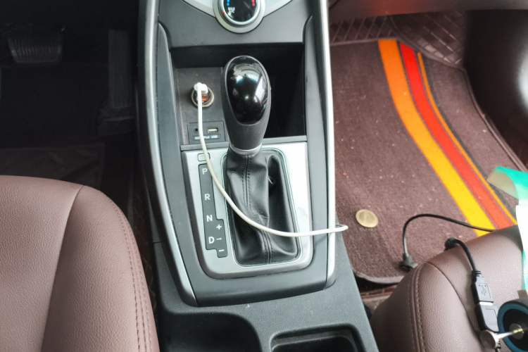Used Hyundai Elantra (5th Generation / Langdong) 2016 1.6L Automatic Smart Version Gear Lever