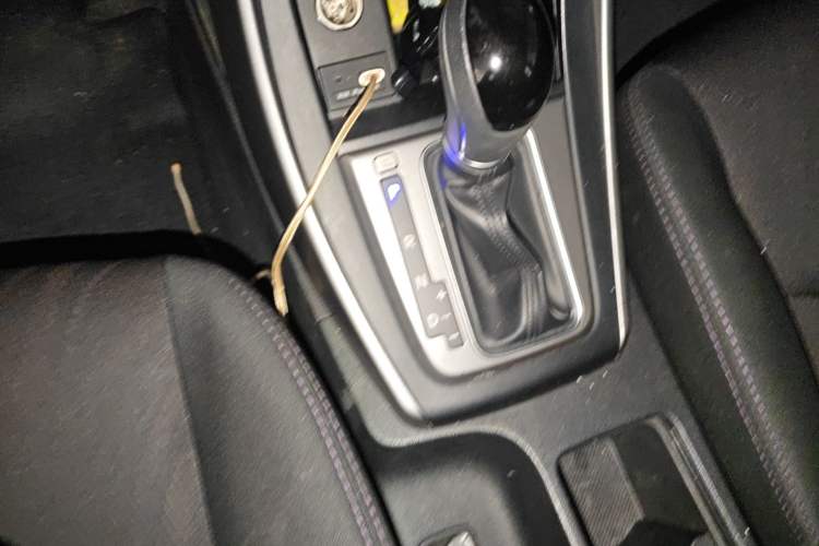 Used Hyundai Elantra (5th Generation / Langdong) 2016 1.6L Automatic Smart Version Gear Lever