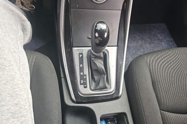 Used Hyundai Elantra (5th Generation / Langdong) 2016 1.6L Automatic Prestige Model Gear Lever