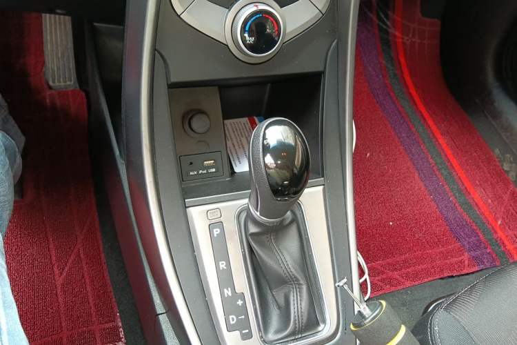 Used Hyundai Elantra (5th Generation / Langdong) 2016 1.6L Automatic Smart Version Gear Lever