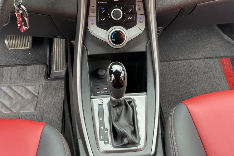 Used Hyundai Elantra (5th Generation / Langdong) 2016 1.6L Automatic Smart Version Gear Lever