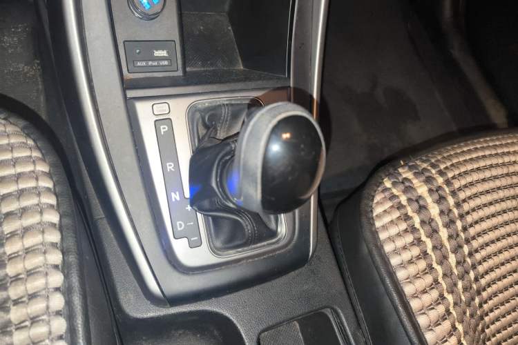 Used Hyundai Elantra (5th Generation / Langdong) 2016 1.6L Automatic Smart Version Gear Lever
