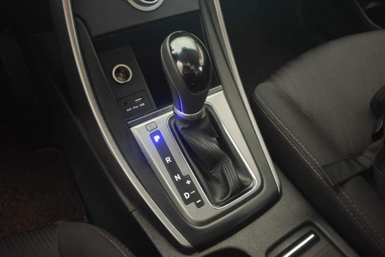 Used Hyundai Elantra (5th Generation / Langdong) 2016 1.6L Automatic Smart Version Gear Lever