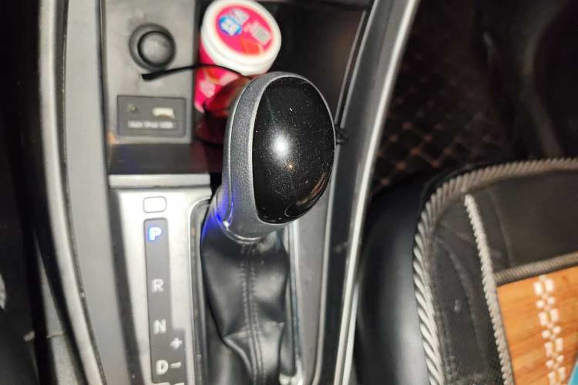 Used Hyundai Elantra (5th Generation / Langdong) 2016 1.6L Automatic Smart Version Gear Lever