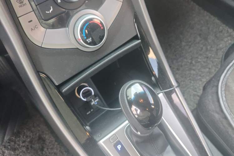 Used Hyundai Elantra (5th Generation / Langdong) 2016 1.6L Automatic Prestige Model Gear Lever