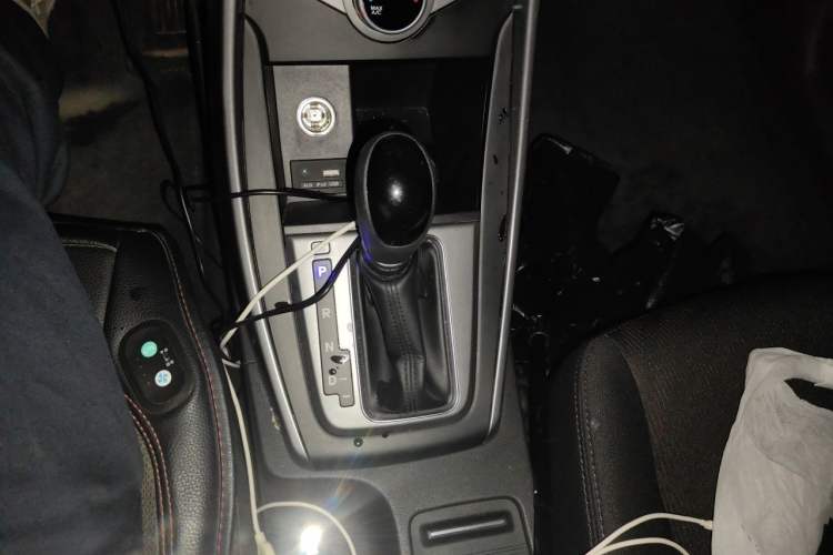 Used Hyundai Elantra (5th Generation / Langdong) 2016 1.6L Automatic Smart Version Gear Lever