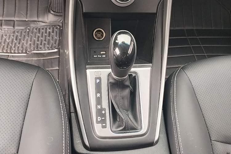 Used Hyundai Elantra (5th Generation / Langdong) 2016 1.6L Automatic Smart Version Gear Lever