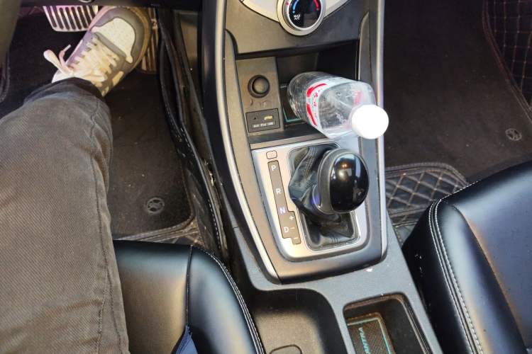 Used Hyundai Elantra (5th Generation / Langdong) 2016 1.6L Automatic Smart Version Gear Lever