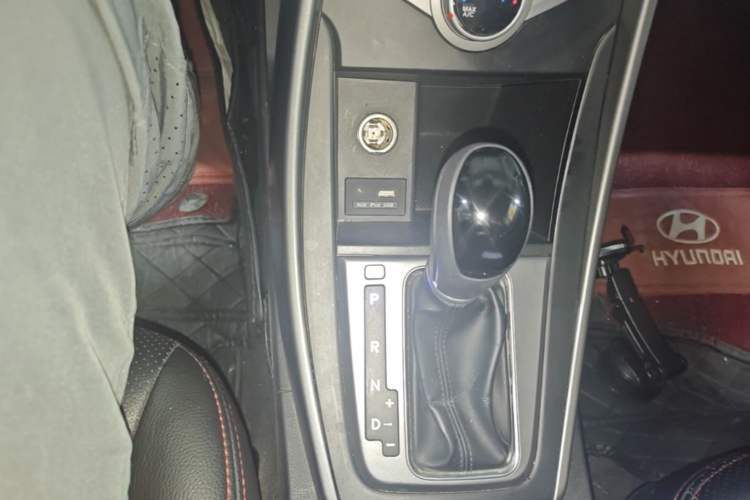 Used Hyundai Elantra (5th Generation / Langdong) 2016 1.6L Automatic Smart Version Gear Lever