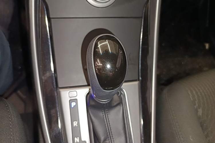 Used Hyundai Elantra (5th Generation / Langdong) 2016 1.6L Automatic Prestige Model Gear Lever