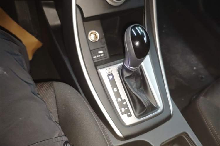 Used Hyundai Elantra (5th Generation / Langdong) 2016 1.6L Automatic Smart Version Gear Lever