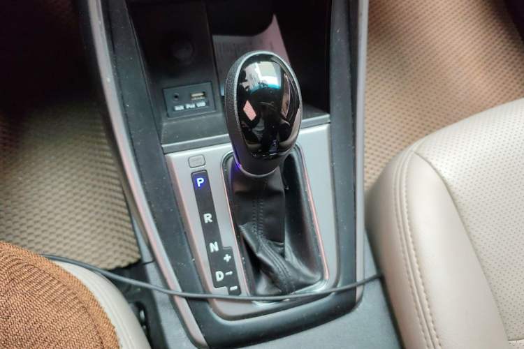 Used Hyundai Elantra (5th Generation / Langdong) 2016 1.6L Automatic Smart Version Gear Lever