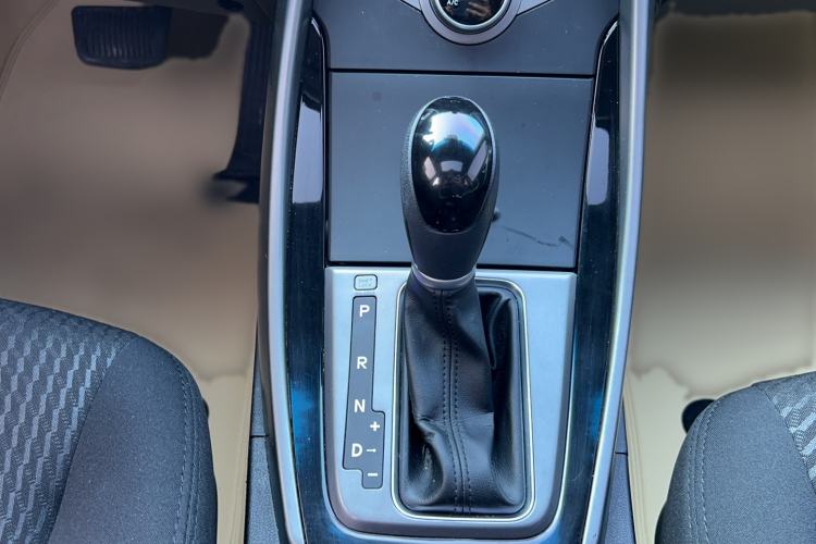 Used Hyundai Elantra (5th Generation / Langdong) 2016 1.6L Automatic Prestige Model Gear Lever