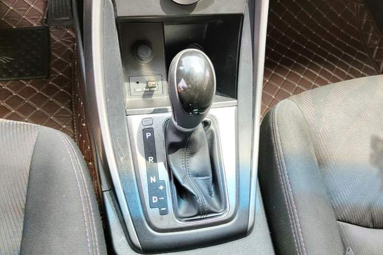 Used Hyundai Elantra (5th Generation / Langdong) 2016 1.6L Automatic Smart Version Gear Lever