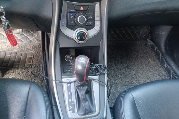 Used Hyundai Elantra (5th Generation / Langdong) 2016 1.6L Automatic Smart Version Gear Lever