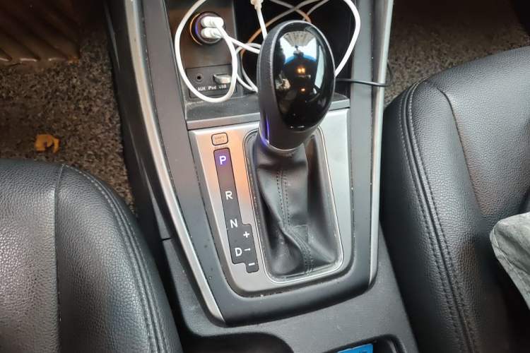 Used Hyundai Elantra (5th Generation / Langdong) 2016 1.6L Automatic Smart Version Gear Lever