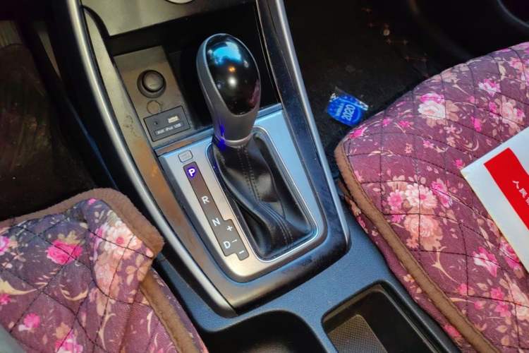Used Hyundai Elantra (5th Generation / Langdong) 2016 1.6L Automatic Smart Version Gear Lever