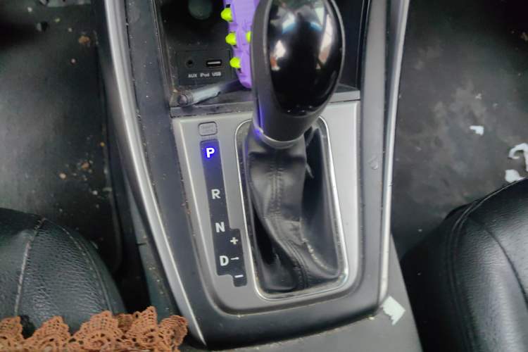 Used Hyundai Elantra (5th Generation / Langdong) 2016 1.6L Automatic Smart Version Gear Lever