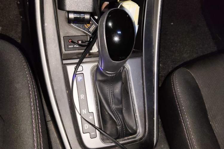 Used Hyundai Elantra (5th Generation / Langdong) 2016 1.6L Automatic Smart Version Gear Lever