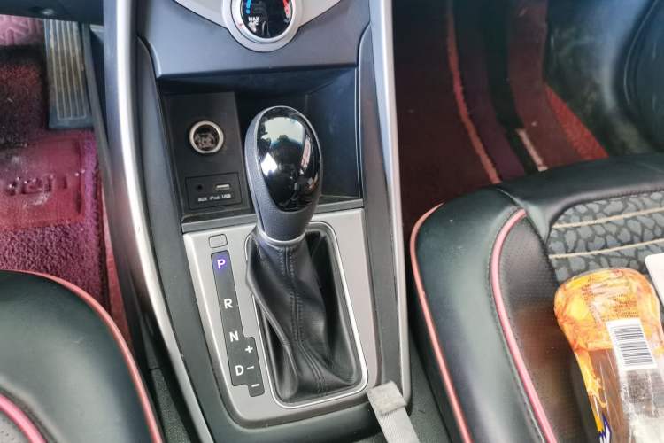 Used Hyundai Elantra (5th Generation / Langdong) 2016 1.6L Automatic Smart Version Gear Lever