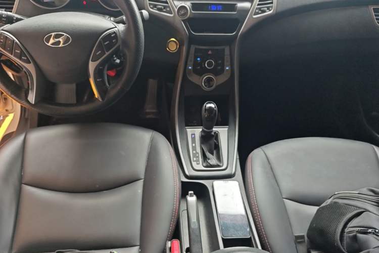 Used Hyundai Elantra (5th Generation / Langdong) 2016 1.6L Automatic Smart Version Gear Lever