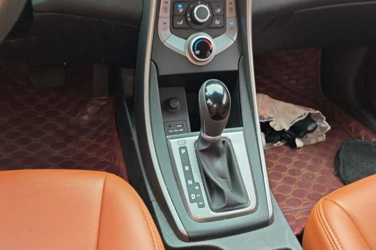 Used Hyundai Elantra (5th Generation / Langdong) 2016 1.6L Automatic Smart Version Gear Lever
