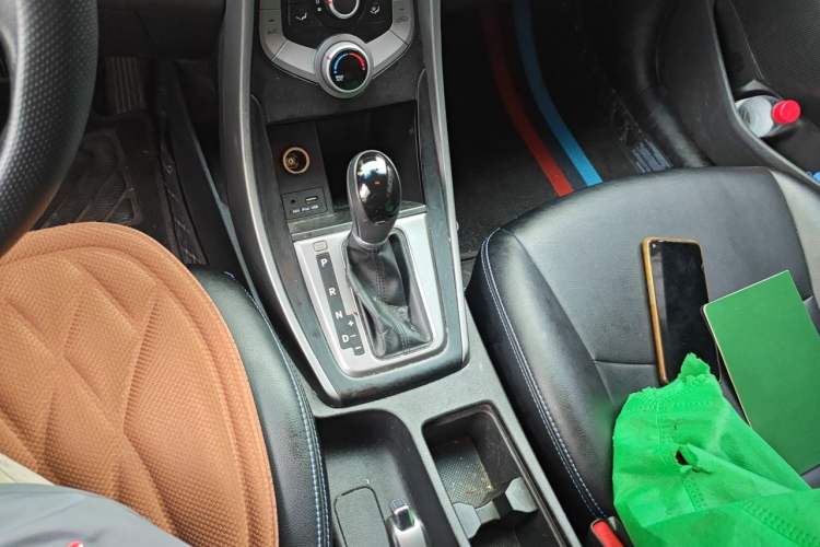 Used Hyundai Elantra (5th Generation / Langdong) 2016 1.6L Automatic Smart Version Gear Lever