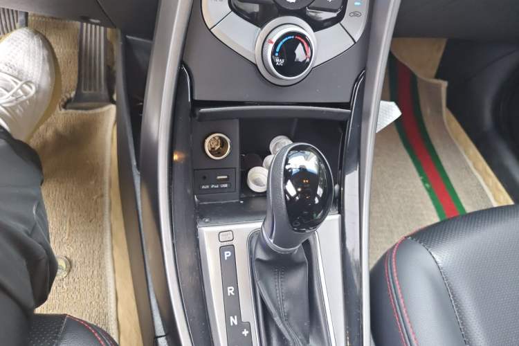 Used Hyundai Elantra (5th Generation / Langdong) 2016 1.6L Automatic Prestige Model Gear Lever