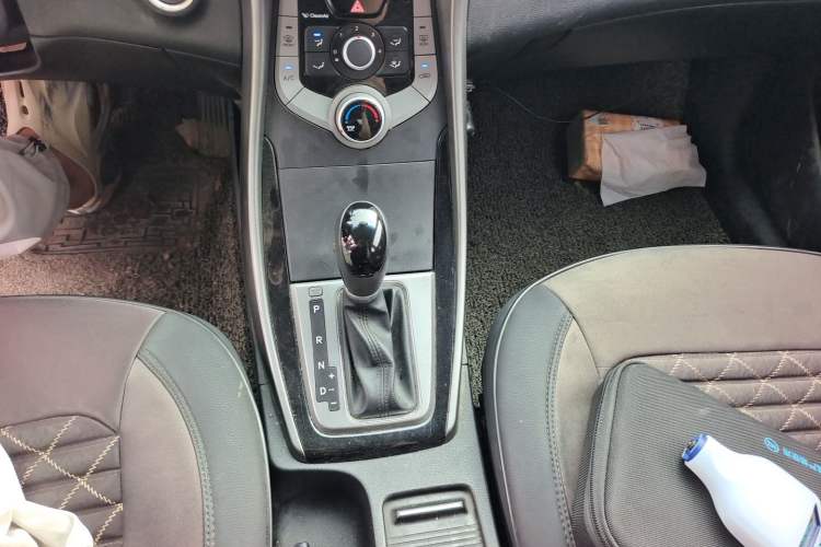 Used Hyundai Elantra (5th Generation / Langdong) 2016 1.6L Automatic Prestige Model Gear Lever