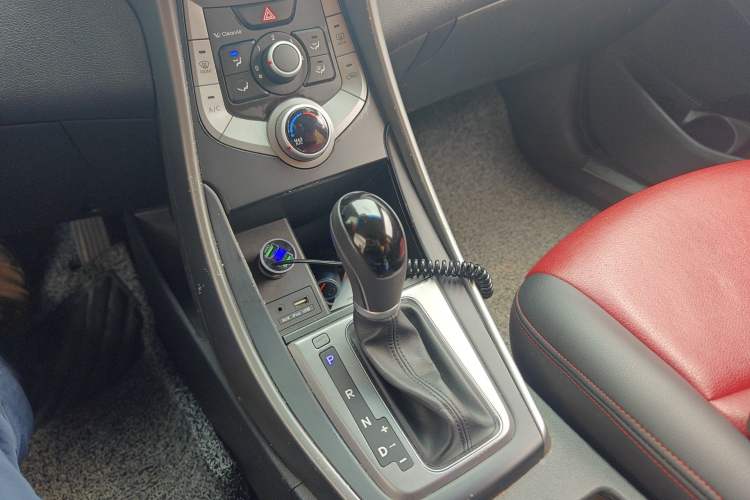 Used Hyundai Elantra (5th Generation / Langdong) 2016 1.6L Automatic Smart Version Gear Lever