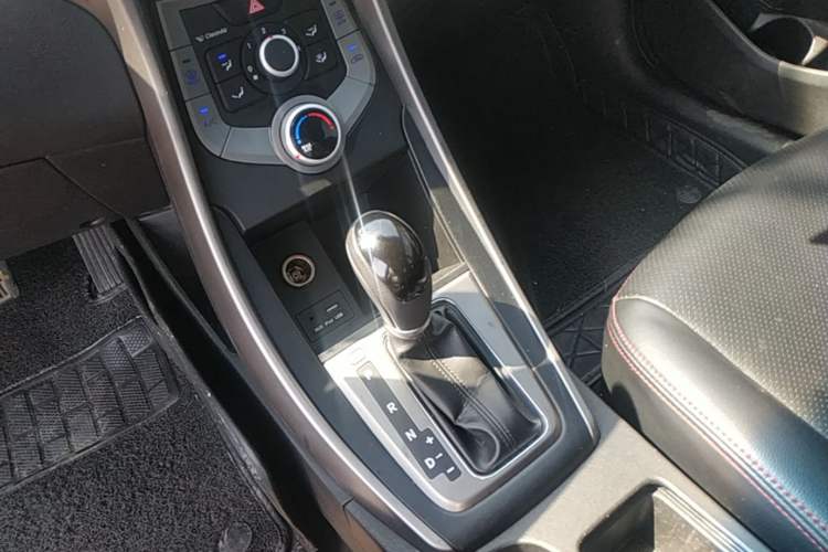 Used Hyundai Elantra (5th Generation / Langdong) 2016 1.6L Automatic Smart Version Gear Lever