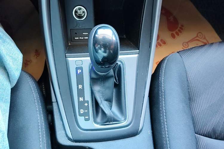 Used Hyundai Elantra (5th Generation / Langdong) 2016 1.6L Automatic Smart Version Gear Lever