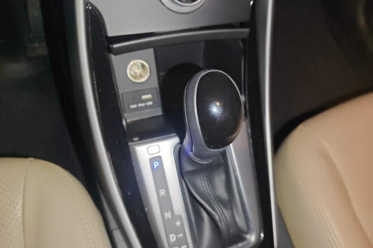 Used Hyundai Elantra (5th Generation / Langdong) 2016 1.6L Automatic Prestige Model Gear Lever