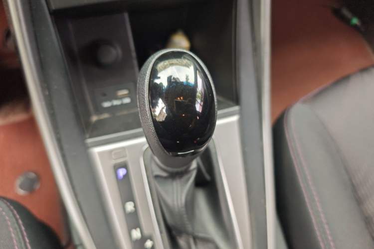 Used Hyundai Elantra (5th Generation / Langdong) 2016 1.6L Automatic Smart Version Gear Lever