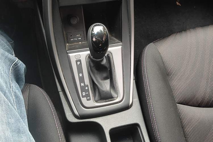 Used Hyundai Elantra (5th Generation / Langdong) 2016 1.6L Automatic Smart Version Gear Lever