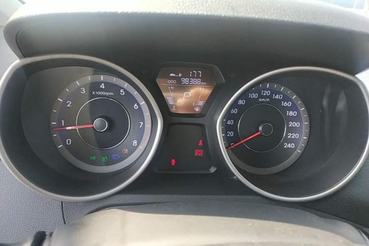 Used Hyundai Elantra (5th Generation / Langdong) 2016 1.6L Automatic Smart Version Instrument Cluster
